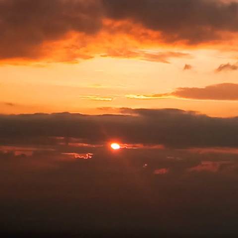 Berburu Sunrise di Sukageuri, Eksotisnya  Lereng Gunung Cermai