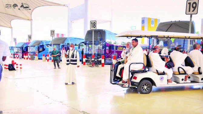 Wanita Saudi Untuk Pertama Kalinya Partisipasi Di Operasional Mobil Umum di Mekah