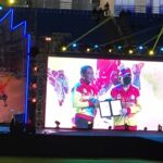 Sam-lantang-menerima-penghargaan-dari-Menpora