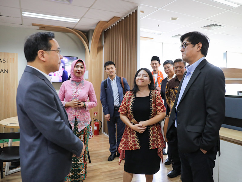 Delegasi Republik Rakyat Tiongkok Terkesan dengan Fasilitas dan Inovasi Mal Pelayanan Publik DKI