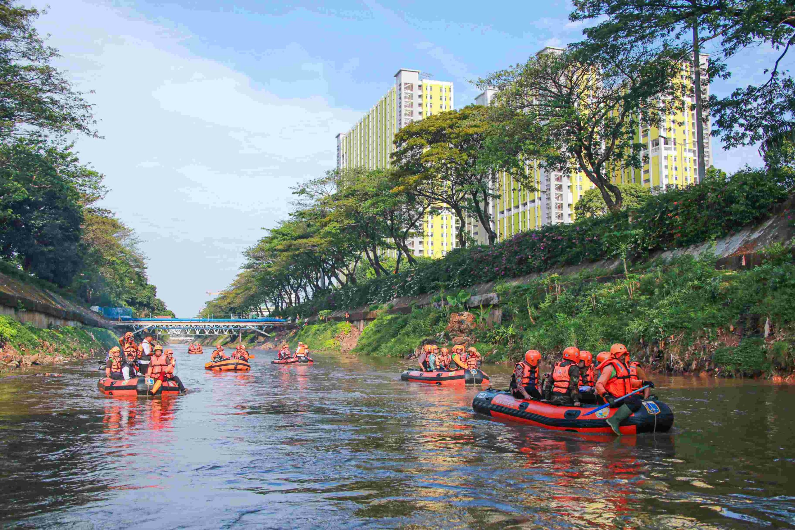 Gubernur Pramono Susur Ciliwung, Evaluasi Pengendalian Banjir dan Kampanye Kebersihan Sungai
