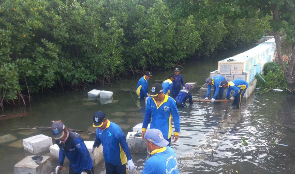 Pengerjaan Tanggul Sisi Selatan Pantai Ambalat Ditarget Rampung Desember