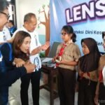 200 Pelajar di Pulau Kelapa Ikuti Pemeriksaan Mata Gratis
