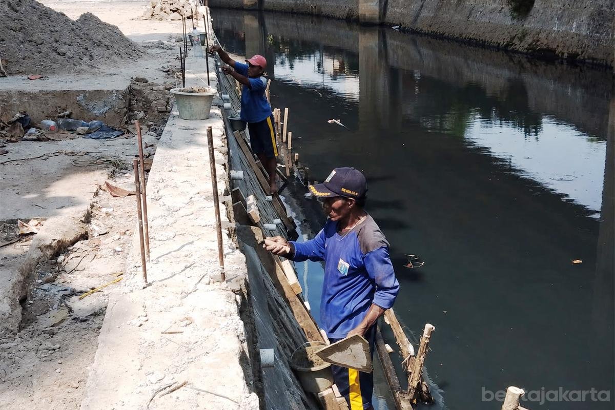 Rehabilitasi Turap Saluran PHB Warung Jengkol Hampir Rampung